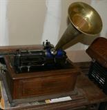 EDISON TRIUMPH PHONOGRAPH