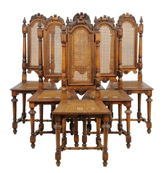 LOT 12: A SET OF SIX RENAISSANCE REVIVAL DINING CHAIRS