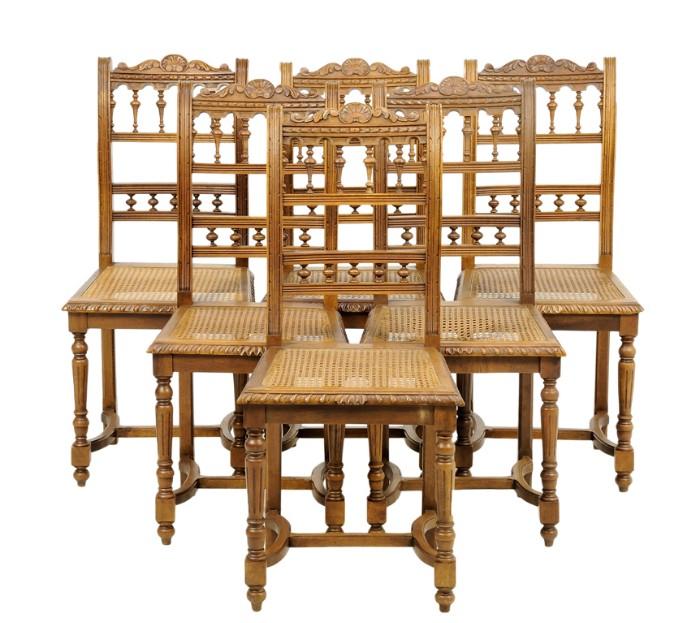LOT 25: A SET OF SIX RENAISSANCE REVIVAL DINING CHAIRS