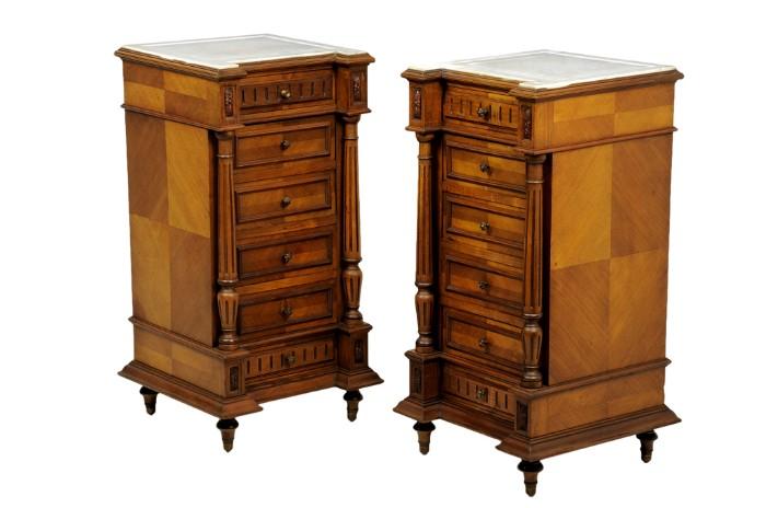 LOT 76: A PAIR OF FRENCH BAROQUE STYLE BEDSIDE CABINETS 