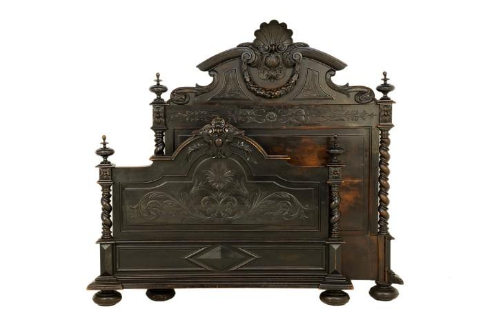 LOT 79: A FRENCH BAROQUE STYLE BED 