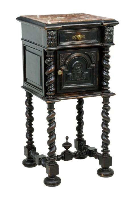LOT 81: A FRENCH BAROQUE STYLE BEDSIDE CABINET