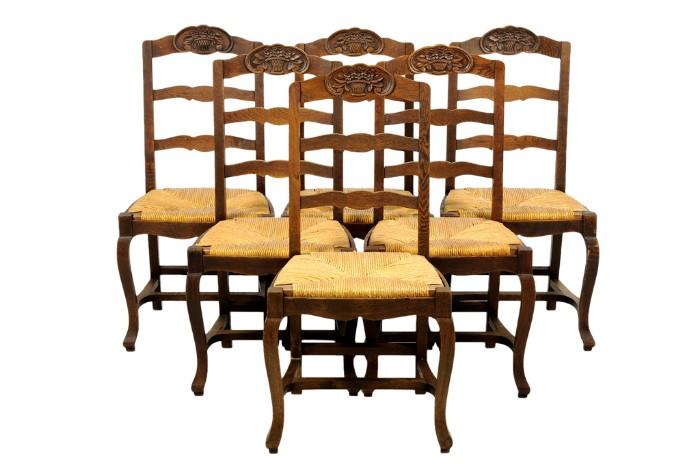 LOT 97: A SET OF SIX FRENCH PROVINCIAL STYLE CHAIRS