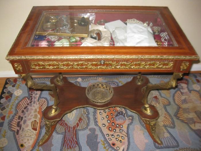 REPRODUCTION FRENCH VITRINE