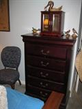 MAHOGANY CHEST OF DRAWERS