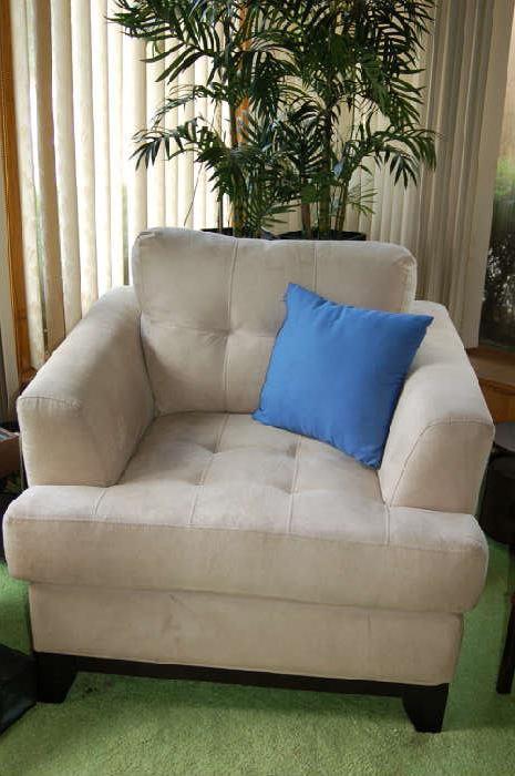 Contemporary sofa and chair set