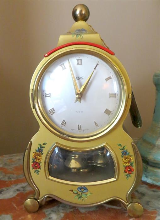 Schultz clock