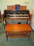 Hammond H-100 organ