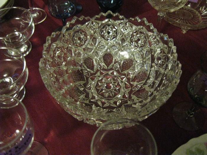 Pretty elegant bowl in a heavy glass.