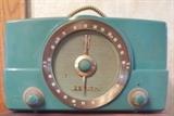 Zenith tube radio. Works.