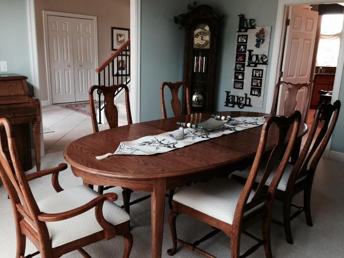 Solid oak French Country Dining Table, 6 Chairs