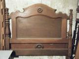 Three-quarter Antique Bed