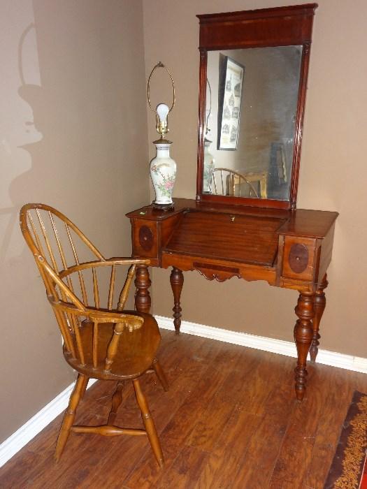 Late 1700s - Early 1800s Windsor Chair