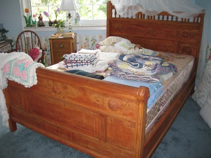Vintage carved full bed $250