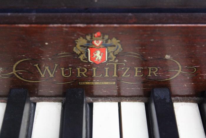 A19 #6 Wurlitzer 38” 1950 Mahogany Spinet Piano #415302 *finish a little rough* Condition of 7/8