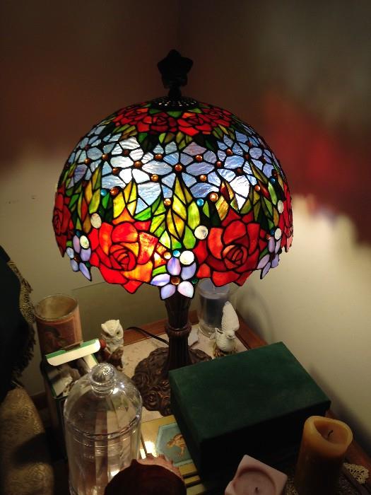 Lighted tiffany style lamp