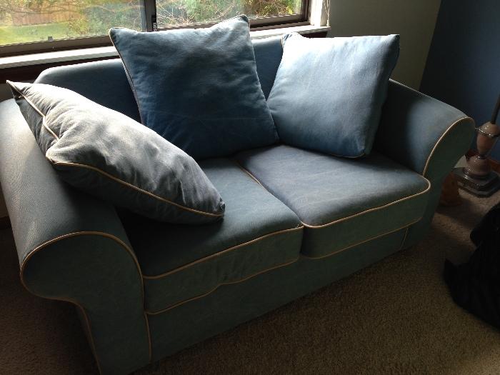 BEAUTIFUL LOVE SEAT