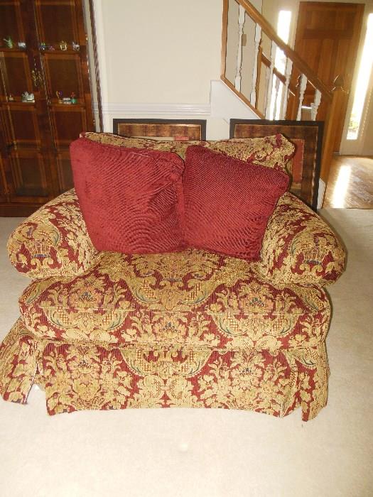 Broyhill large chair  has matching ottoman