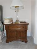 THOMASVILLE BED SIDE TABLE WITH CRYSTAL LAMP