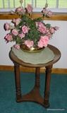 Small endtable with flowers