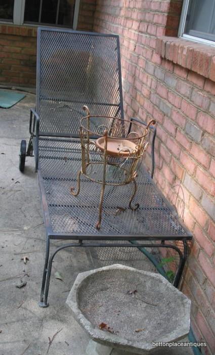 Metal Lounger....cash only sale