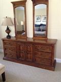 thomasville dresser with mirrors