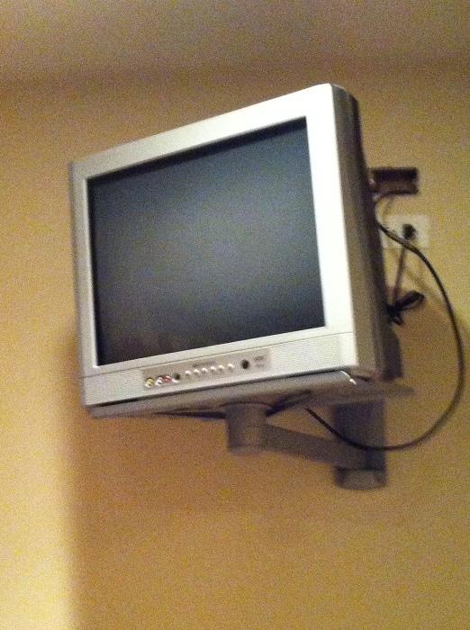 Television with remote and Wall mount