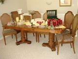 Beautiful Dining Table w/2 Leaves, Pads and 6 Chairs