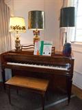 Aerosonic Piano w/Bench, Lamps