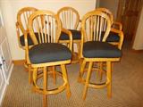 5 Beautiful Upholstered Oak Bar Stools