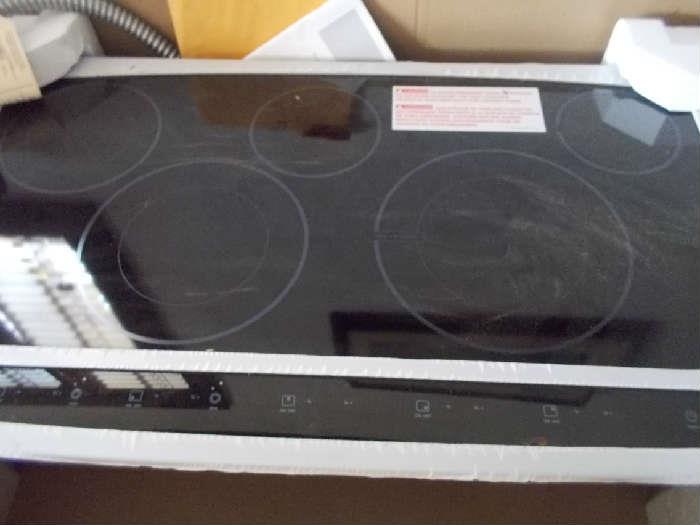 Induction electric cook top, in the box