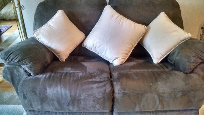 MATCHING RECLINER LOVESEAT...SO COMFY !!