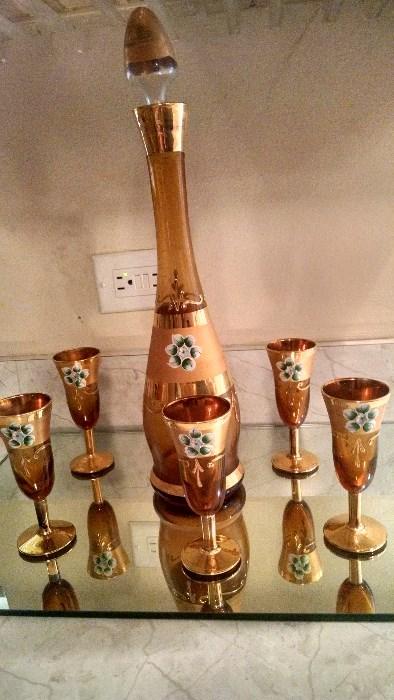 AMBER /GOLD ITALIAN WINE DECANTER W/ GOBLETS....VERY NICE !!