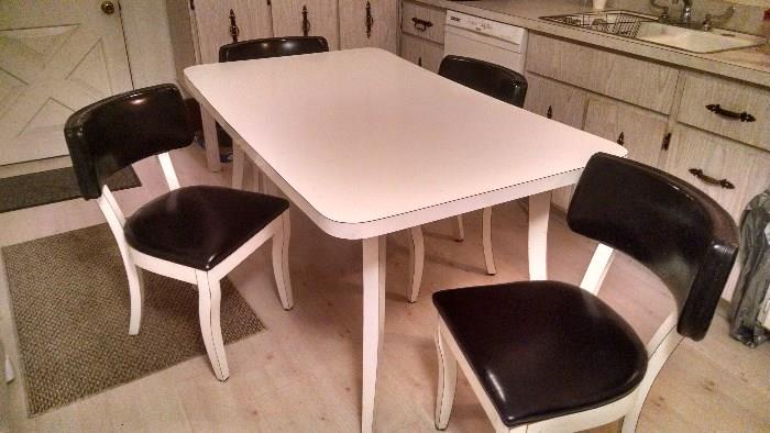 CLEAN /SLEEK  BLACK /WHITE SOLID KITCHEN DINETTE TABLE W/ CHAIRS