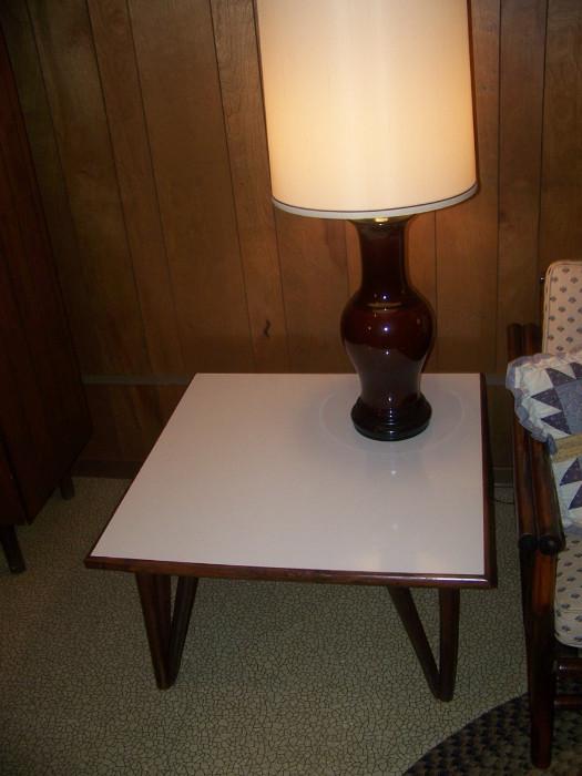 end table and pair of lamps