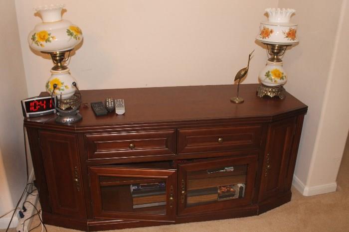 Oak TV Stand with Assorted Lamps