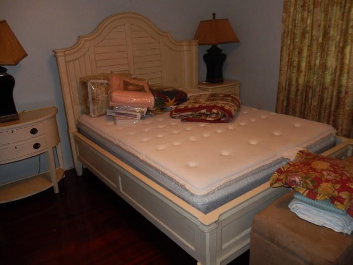 Paula Deen Collection Queen Bed