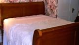 Queen size mahogany sleigh bed