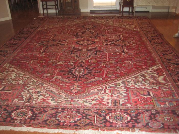 9'10" x 13'3" Heriz Oriental rug