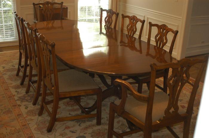 Kittinger Classic Wood Dining Room Table Set
Table with leaves & pads
6 side chairs and 2 captain chairs