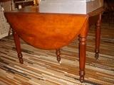 Victorian walnut drop-leaf table.  No additional leaves found.