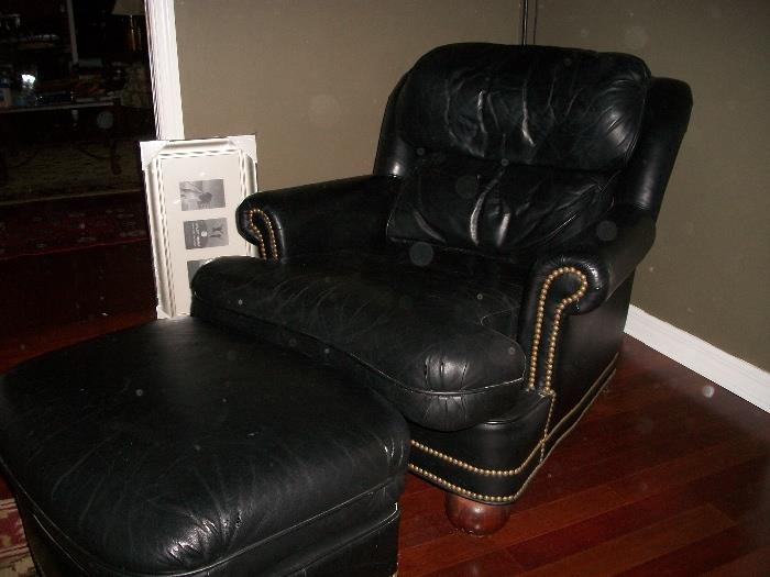 GREAT LEATHER CHAIR  OTTOMAN