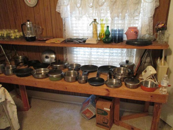 Plenty of vintage kitchenware 
