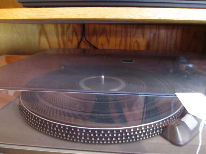 TECHNICS TURNTABLE