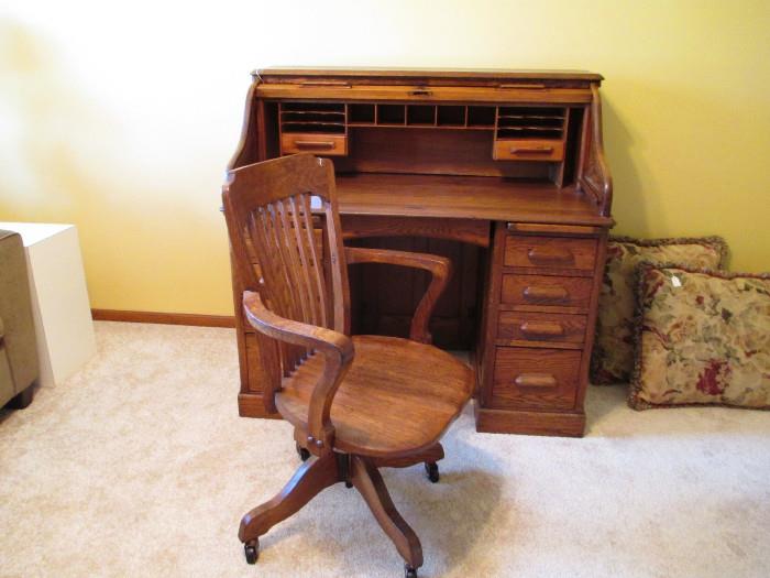 FABULOUS VINTAGE OAK ROLL TOP DESK AND CHAIR - NICE SIZE