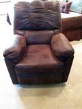 ASHLEY FURNITURE DISTRESSED LEATHER LOUNGE CHIAR