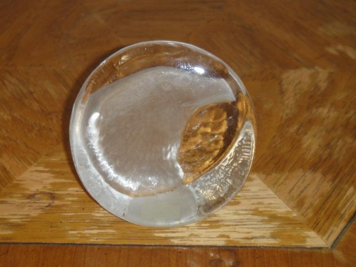 Crystal paperweight with eagle