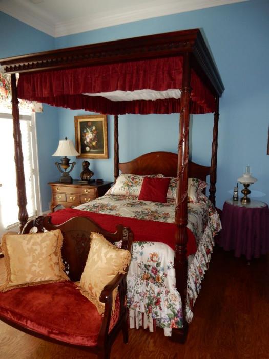 Henredon Queen Size Canopy Bed