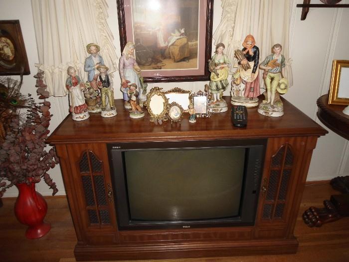 Vintage cabinet TV...still in working condition..