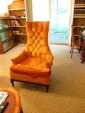 NICE VINTAGE LIVING ROOM CHAIR